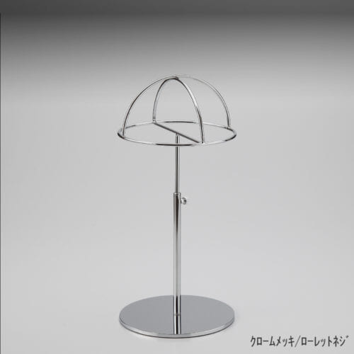 ●商品名:帽子スタンド 半球型 ローレットネジ仕様 ●表面処理:クロームメッキ(CR)仕上 ●寸法:高さ265~365mm ●ヘッド部:ワイヤー製半球タイプ ●ヘッド:上下可動式(伸縮式) ●材質:スチール ●特長:シンプルで汎用性があり流行に左右されない形状 ●生産国:日本(タヤ自社工場)
