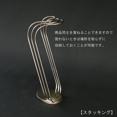 スタッキング時の画像/ブーツは季節商品の為、夏場は展示しません。よってスタンドもしまっておく必要があります。その点この商品はスタッキングが可能ですのでスペースを取らずにしまって置くことができます。
