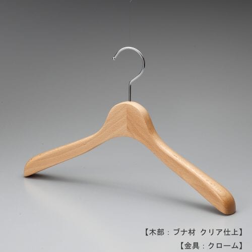 ハンガー正面画像/型番:TY-31-380/材質 木部:ブナ材 クリア半ツヤ仕上 金具:クロームメッキ(Cr)/レディース・メンズサイズ/トップス用/形状:湾曲型/フェイス:丸頭/フック:回転式/ハンガーの肩先が手前に湾曲し、適度な肩先の厚み(30mm)がレディース用ジャケットに最適な1本。フェイス部分(フックの付け根の木部)が丸頭の為、洋服をかけた際にカジュアルな印象になります。