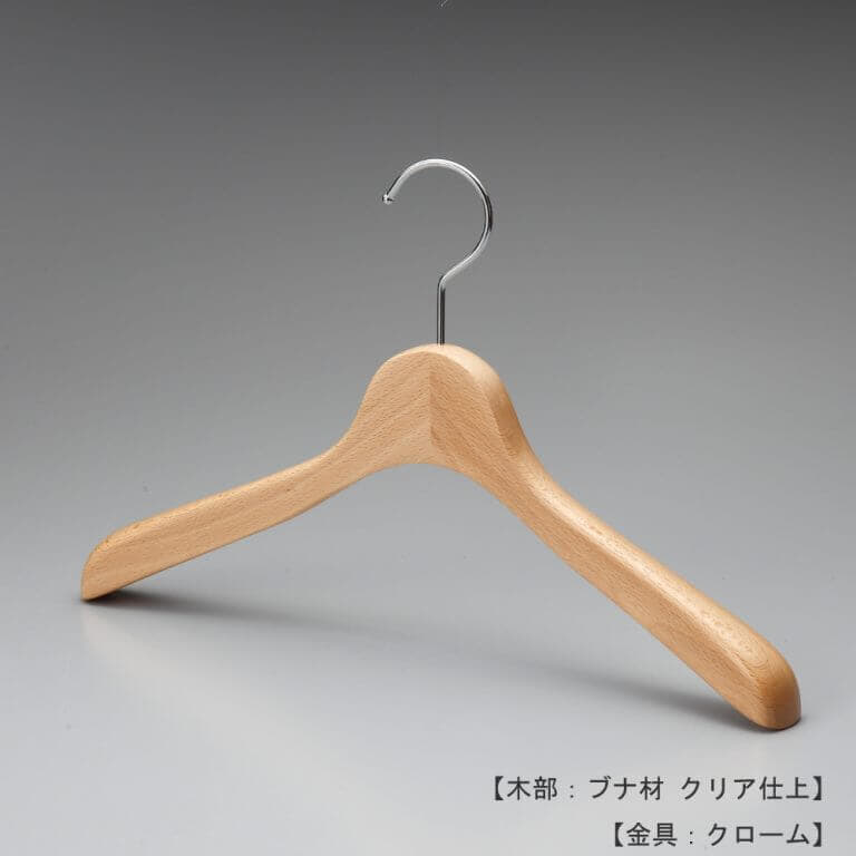 ●ハンガー正面画像
●型番:TY-31
●材質
木部:ブナ材 クリア半ツヤ仕上
金具:クロームメッキ(Cr)
●レディースサイズ
●トップス用
●形状:湾曲型
●フェイス:丸頭
●フック:回転式
●ハンガーの肩先が手前に湾曲し、適度な肩先の厚み(30mm)がレディース用ジャケットに最適な1本。フェイス部分(フックの付け根の木部)が丸頭の為、洋服をかけた際にカジュアルな印象になります。