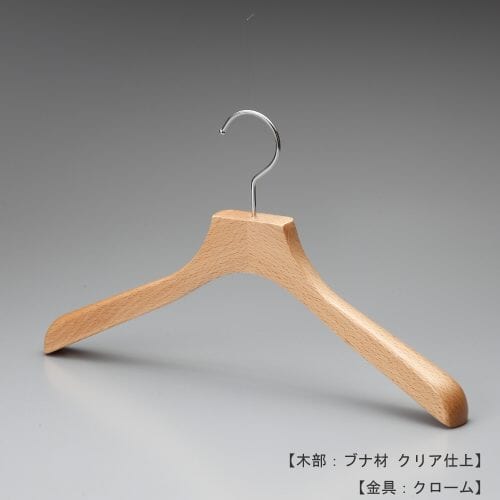 ハンガー正面画像/型番:TY-32-380/材質 木部:ブナ材 クリア半ツヤ仕上 金具:クロームメッキ(Cr)/レディースサイズ/トップス用/形状:湾曲型/フェイス:平頭/フック:回転式/ハンガーの肩先が手前に湾曲し、適度な肩先の厚み(30mm)がレディース用ジャケットに最適な1本。フェイス部分(フックの付け根の木部)が平頭の為、洋服をかけた際にフォーマルな印象になります。