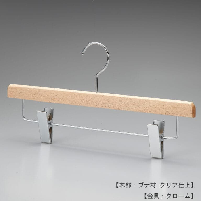 ●ハンガー正面画像
●型番:TY-35
●材質
木部:ブナ材 クリア半ツヤ仕上
金具:クロームメッキ(CR)
●ボトムス用
●フック:回転式
●通常のボトムハンガーよりも一段下の位置でパンツ等を吊るすことのできるデザインです。