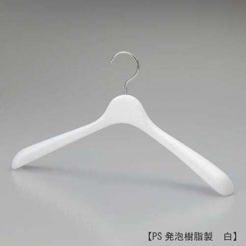 レディースカジュアル用ハンガー正面画像/型番:TYHG382/素材 本体::PS発泡樹脂 フック:スチール/背にシワが出にくいコンケーブショルダー(前肩カーブ)、肩先の厚み30mm、レディース用コート・ジャケット・ブルゾン等に適した形状。フック根元のフェイス部が丸頭形状の為、洋服をかけた際にカジュアルな印象を与えます。フックはクロームメッキ仕上げのスチール製。/日本製