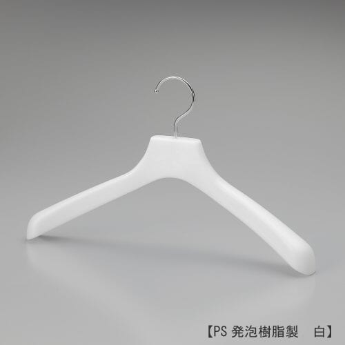 レディースフォーマル用ハンガー正面画像/型番:TYHG384/素材 本体::PS発泡樹脂 フック:スチール/背にシワが出にくいコンケーブショルダー(前肩カーブ)、肩先の厚み40mm、レディース用コート・ジャケット等に適した形状。フック根元のフェイス部が平頭形状の為、洋服をかけた際にフォーマルな印象を与えます。素材の発泡樹脂は樹脂に発泡剤を混ぜることで、ややマットで表情のある風合いに仕上げています。フックはクロームメッキ仕上げのスチール製。/日本製