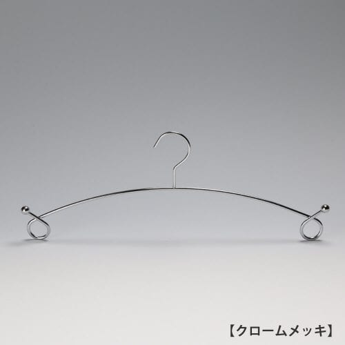 ●ハンガー正面画像 ●型番:IN-503 ●表面処理:クロームメッキ ●素材:スチール ●フック固定式 ●インナー・ランジェリー用 ●両サイドのクルリと巻いたデザインがハンガーを可愛らしくみせるだけでなく、ここに商品をぶら下げる事も出来る仕様になっています。 ●日本製