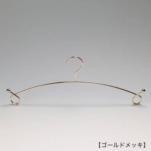 ●ハンガー正面画像 ●型番:IN-503 ●表面処理:ゴールドメッキ ●素材:スチール ●フック固定式 ●インナー・ランジェリー用 ●両サイドのクルリと巻いたデザインがハンガーを可愛らしくみせるだけでなく、ここに商品をぶら下げる事も出来る仕様になっています。 ●日本製