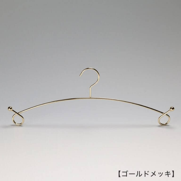 ●ハンガー正面画像
●型番:IN-503
●表面処理:ゴールドメッキ
●素材:スチール
●フック固定式
●インナー・ランジェリー用
●両サイドのクルリと巻いたデザインがハンガーを可愛らしくみせるだけでなく、ここに商品をぶら下げる事も出来る仕様になっています。
●日本製