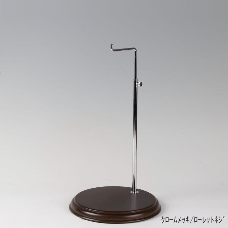 ●商品名:バッグスタンドA-M ローレットネジ・木製ベース仕様
●表面処理:金具部 クロームメッキ(CR)/木部 茶染め
●寸法:高さ295~475mm
●ヘッド部:クランク型
●ヘッド:上下可動式(伸縮式)
●材質:スチール・木製(ベース)
●特長:シンプルで汎用性のある金具部分に、木製ベースを組み合わせ、落ち着きのある存在感と高級感を演出できるツールとし製造しております。
●生産国:日本(タヤ自社工場)