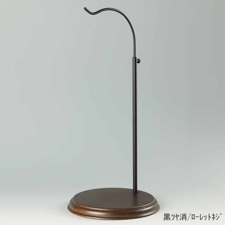 ●商品名:バッグスタンドB-L ローレットネジ・木製ベース仕様
●表面処理:金具部 黒ツヤ消(BK-M)/木部 茶染め
●寸法:高さ425~655mm
●ヘッド部:R型
●ヘッド:上下可動式(伸縮式)
●材質:スチール・木製(ベース)
●特長:バッグと支柱の距離が最大限開き、できる限りバッグスタンドの支柱の存在が薄れるようにデザインしてある金具部分に、木製ベースを組み合わせ、落ち着きのある高級感も演出できるツールとして製造しております。
●生産国:日本(タヤ自社工場)