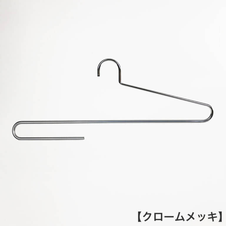 ●ハンガー正面画像
●大判ストール用ハンガー(スベラーズハンガー)
●型番:SSH-500F-420
●表面処理:クロームメッキ
●滑り止めコーティング加工付き
●材質:スチール製・塩化ビニール
●フック:固定式
●デザイン:大判のストールをきれいに掛けられるよう、また他のハンガーと掛けた時統一感があるようにワイドが一般的なメンズハンガーと同寸法の420mmとなっています。折り返し部分は手前にせり出す立体的な曲げとなっており、ストールにハンガー跡が付かない仕様です。