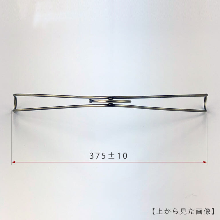 ●ハンガーを上から見た画像
●横幅: 375±10mm
【ご注意!!】
商品受注後、通常横幅420mmのハンガーを機械でなで肩に加工したのち発送させていただきます。よって受注ロットにより横幅に若干のずれが生じますことをご理解の上、ご購入をお願いいたします。