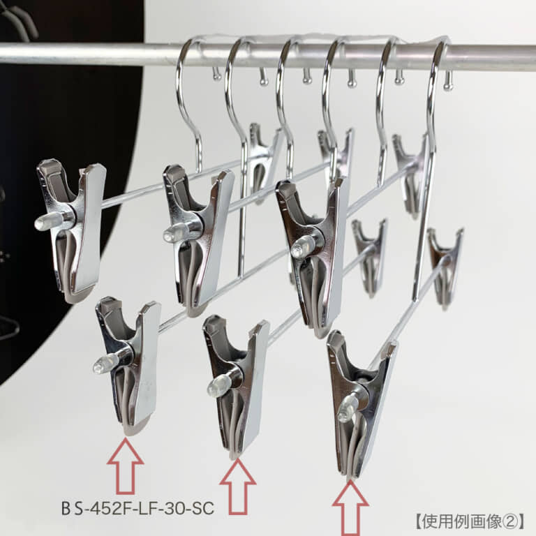 ●使用例画像② BS-452F-LF-30-SC
●別売のショートフック仕様のボトムスと合わせて使用することにより商品に高低差を付けディスプレイすることが可能です。
(別売:ショートフック BS-452F-SF-30-SC)