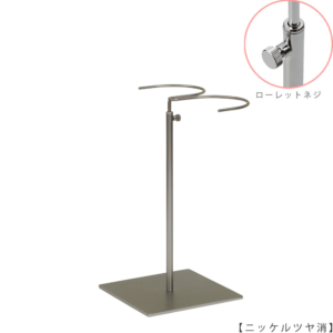 ●商品名：ブーツスタンド両足用 ローレットネジ仕様
●表面処理：ニッケルツヤ消し（ＮＩ-Ｍ）仕上
●寸法：高さ275～450mm
●ヘッド：上下可動式（伸縮式）
●材質：スチール
●特長：スタンドを目立たせずロングブーツをディスプレイできます。
●生産国：日本（タヤ自社工場）