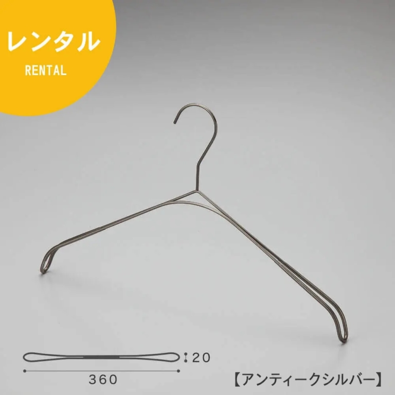 レンタルハンガー正面画像 スマートハンガートップス SMT-2179P-360 アンティークシルバー レディスサイズ ジャケット・キャミソール・カットソー・Ｔシャツ用 スチール製 平肩型 フック固定式 スチールの特性を活かし、可能な限り無駄をそぎ落とし、存在感を消し去ったスマートシリーズハンガーのトップス用。 通常のハンガーよりも、なで肩ぎみの肩傾斜。 肩先：滑止コーティング付
